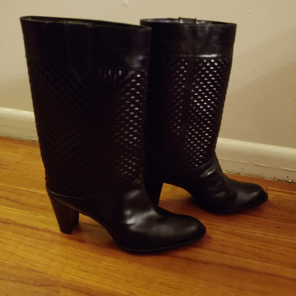 Ladies Stuart Weitzman boots